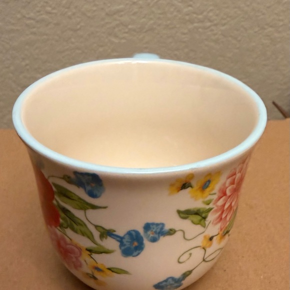 The Pioneer Woman Sweet Rose 14.5-ounce Stoneware Mug - Picture 4 of 7